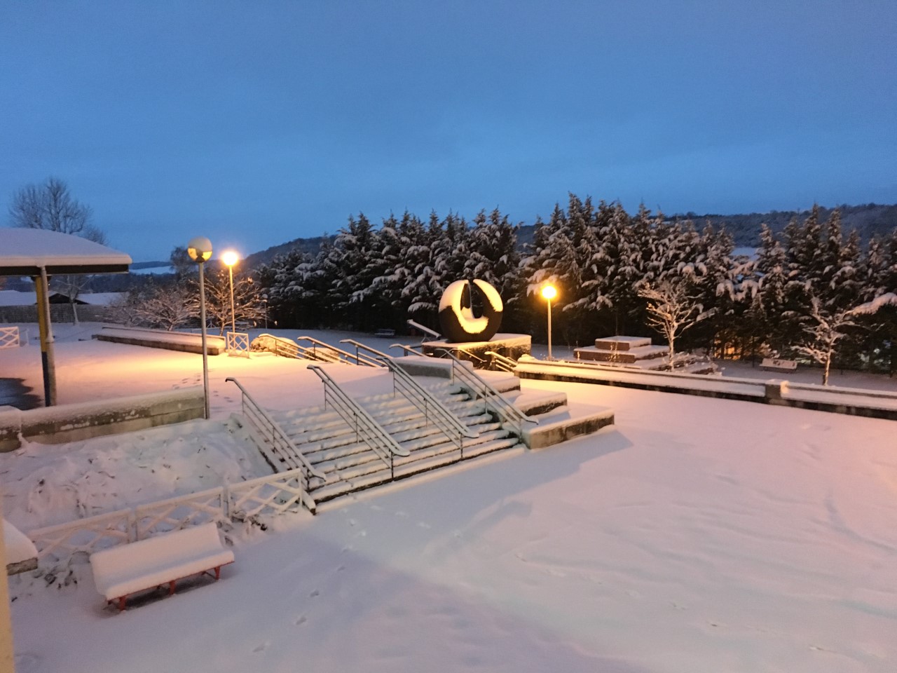 Le collège sous la neige Collège La Vaucouleurs ManteslaVille